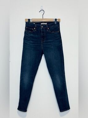 Levi’s wedgie jeans , sz : 26